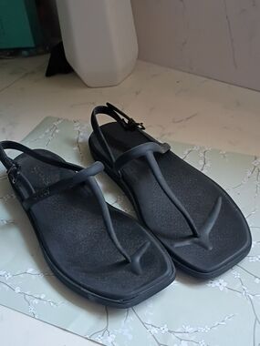CROCS Women's Black T-Strap Slingback Sandals
